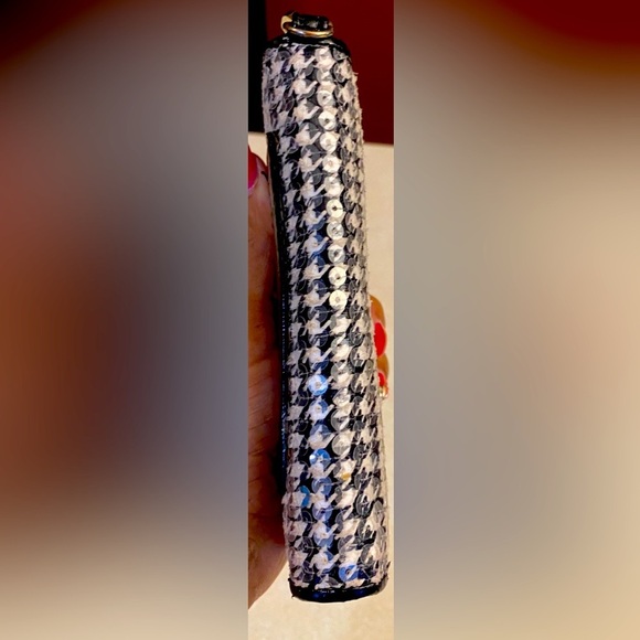 BETSEY JOHNSON Houndstooth Sequin
Wallet w/Gold-Tone Hardware, EUC - Picture 10 of 10